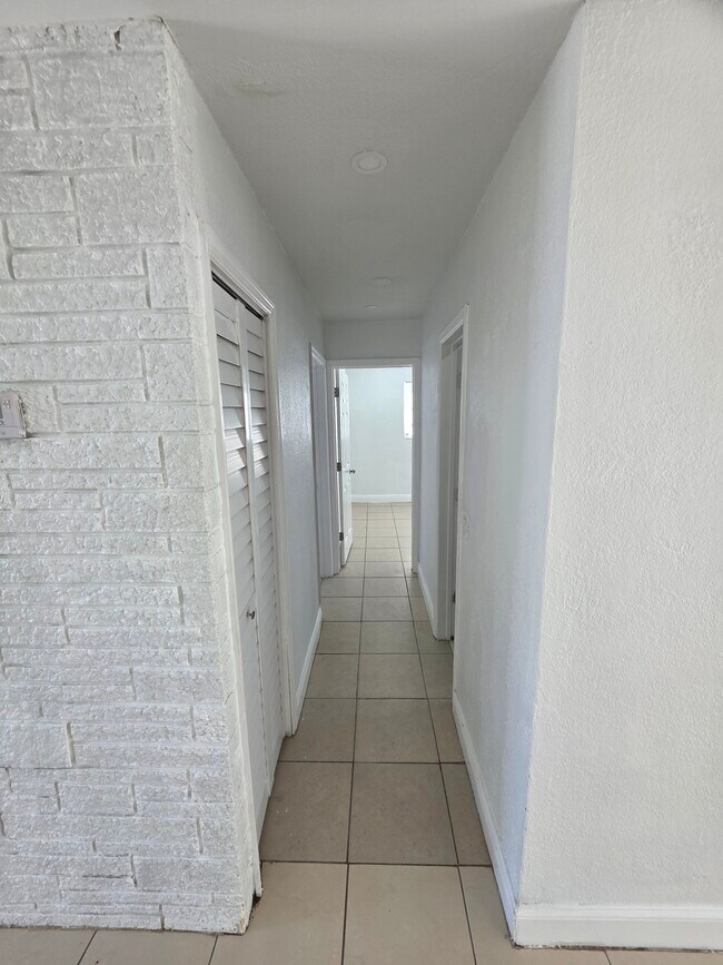 Building Photo - 681 SW 29th Ter