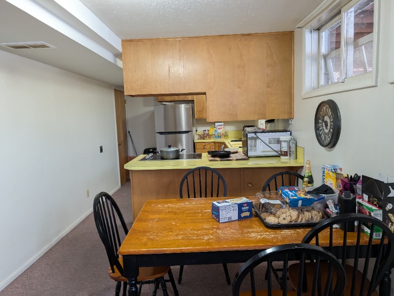 Building Photo - 2660 Central Ave