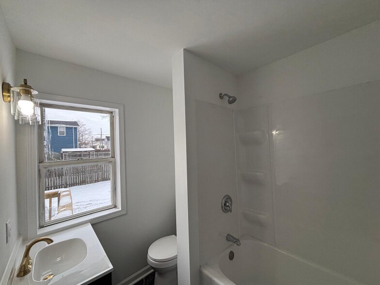 Building Photo - 1303 Buffalo St