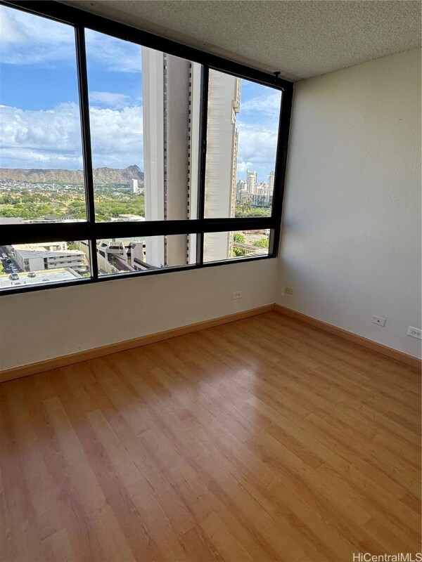 Building Photo - 2499 Kapiolani Blvd