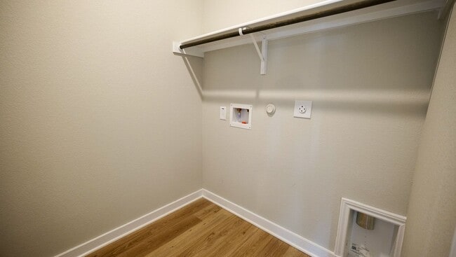 Building Photo - Stunning 3x2 Luxury Duplex in Buda, TX!