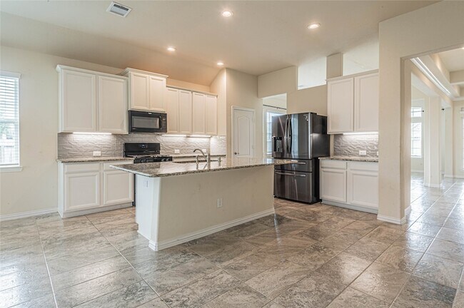 Building Photo - 21263 Lucknow Ln