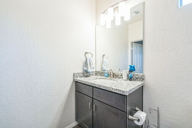 Building Photo - Charming 3BR Condo in Flagstaff