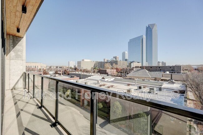 Building Photo - 631 W California Ave