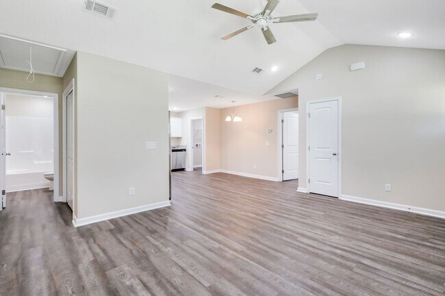 Building Photo - JESUP HOME FOR RENT!!