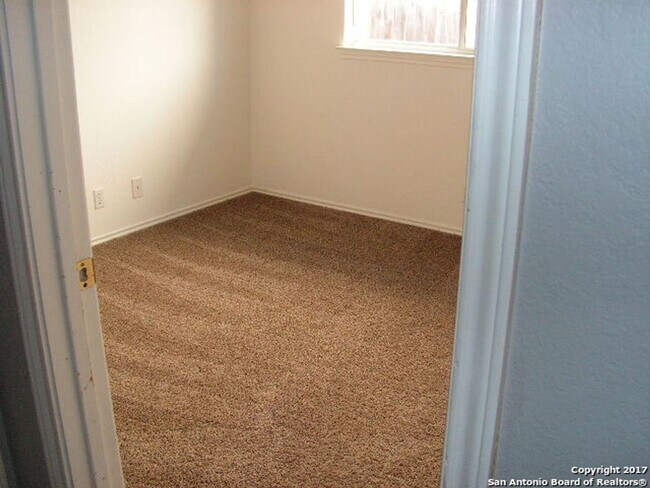 Building Photo - NEW ON MARKET