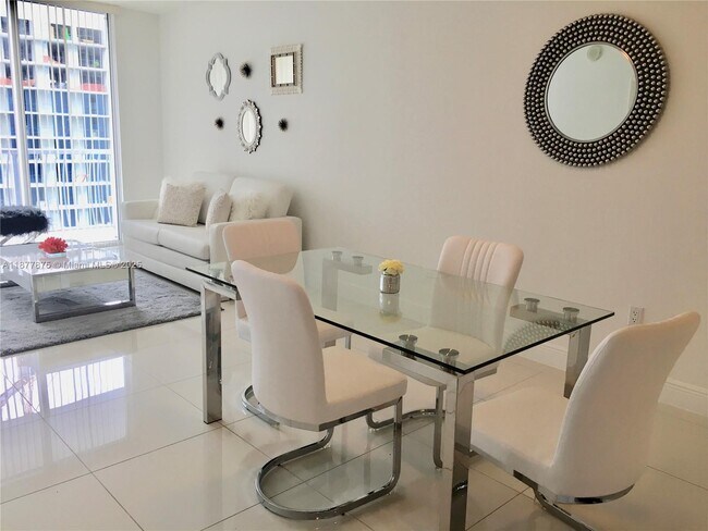 Building Photo - 1750 N Bayshore Dr