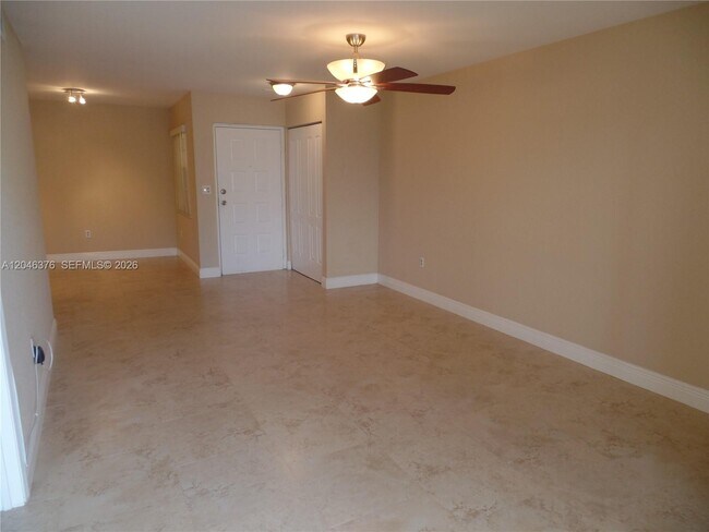 Building Photo - 2811 N Oakland Forest Dr