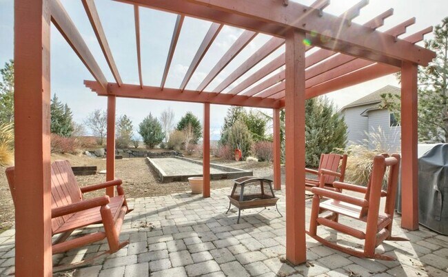 Building Photo - West Valley Home on a Hill