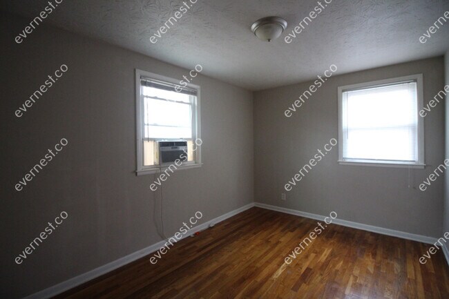 Building Photo - 3 bed / 1 bath
