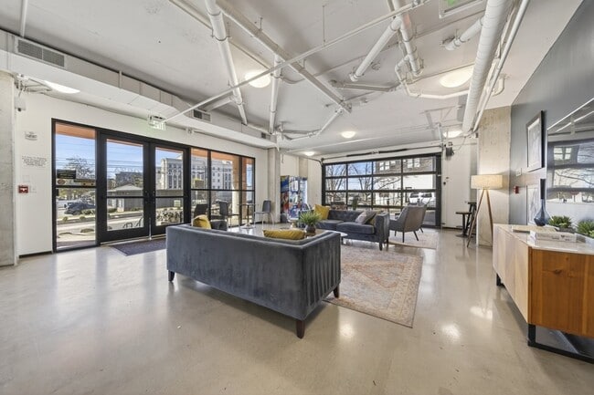 Building Photo - 1900 12th Ave S