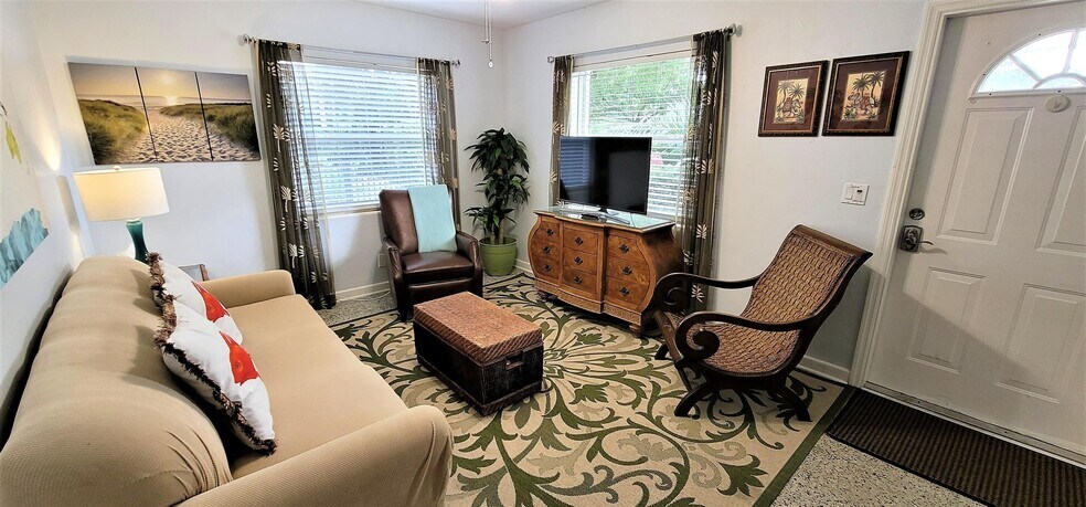 Building Photo - 403 32nd St