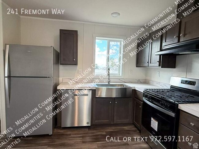 Building Photo - 241 Fremont Way