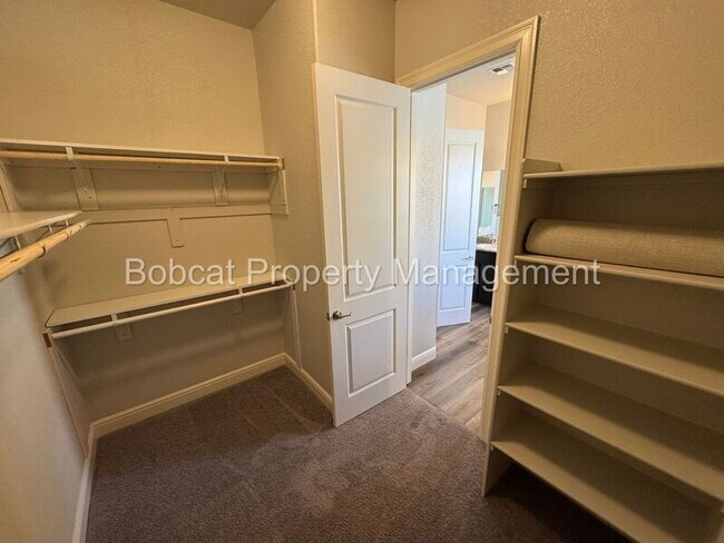 Building Photo - 925 Cranfield Ct