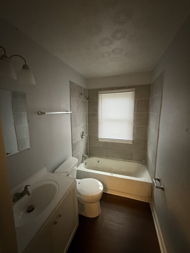 Building Photo - 3444 N Parker Ave