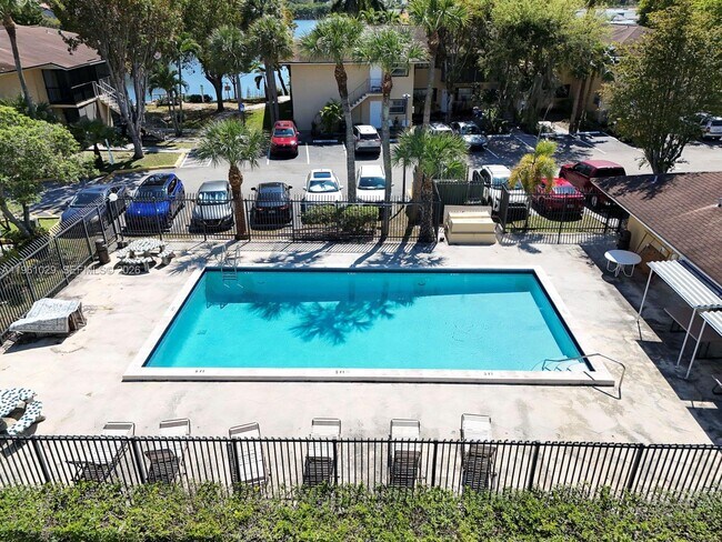 Building Photo - 15639 SW 73rd Cir Terrace