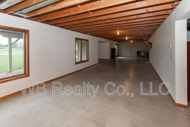 Building Photo - 3882 50th Ave