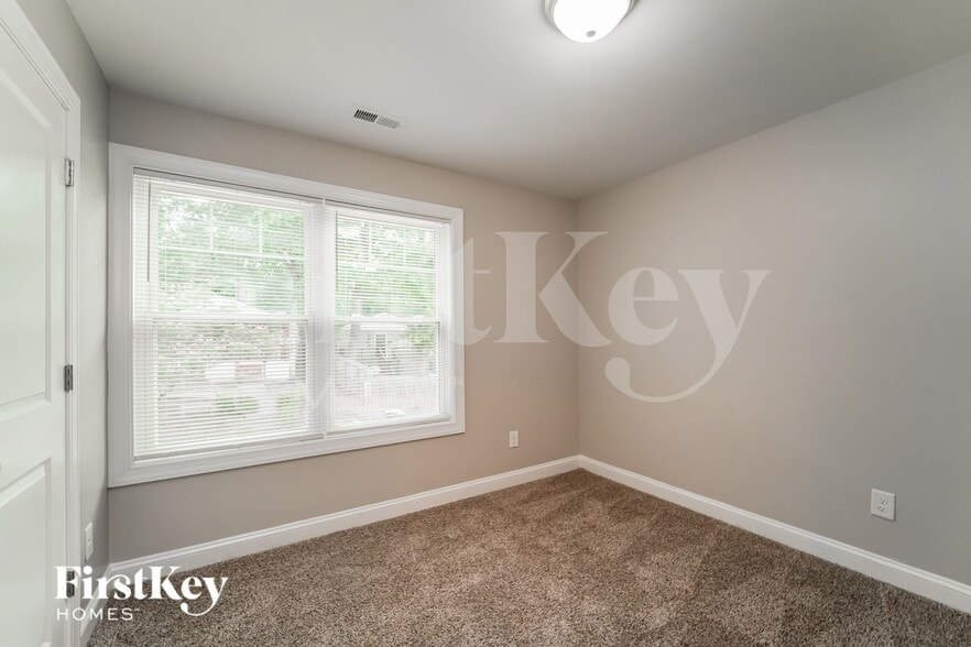 Building Photo - 656 Smith St