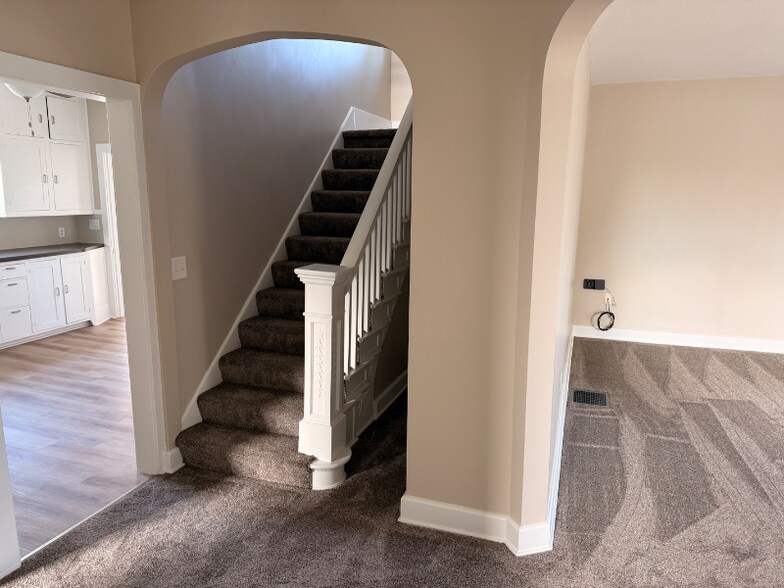 Building Photo - 118 E Jefferson St