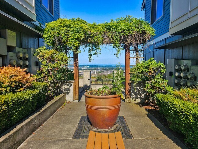Building Photo - Modern 3-Story Tacoma Condo – Downtown Cit...