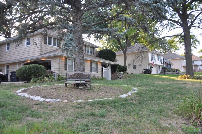 Primary Photo - 836 S 131st St