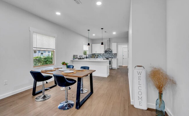 Building Photo - 1521 36th Pl N