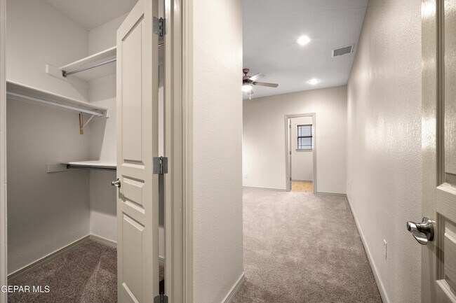 Building Photo - 5939 Bandolero Dr