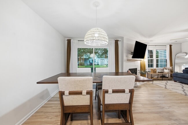 Building Photo - 1305 Tuckaway Reach