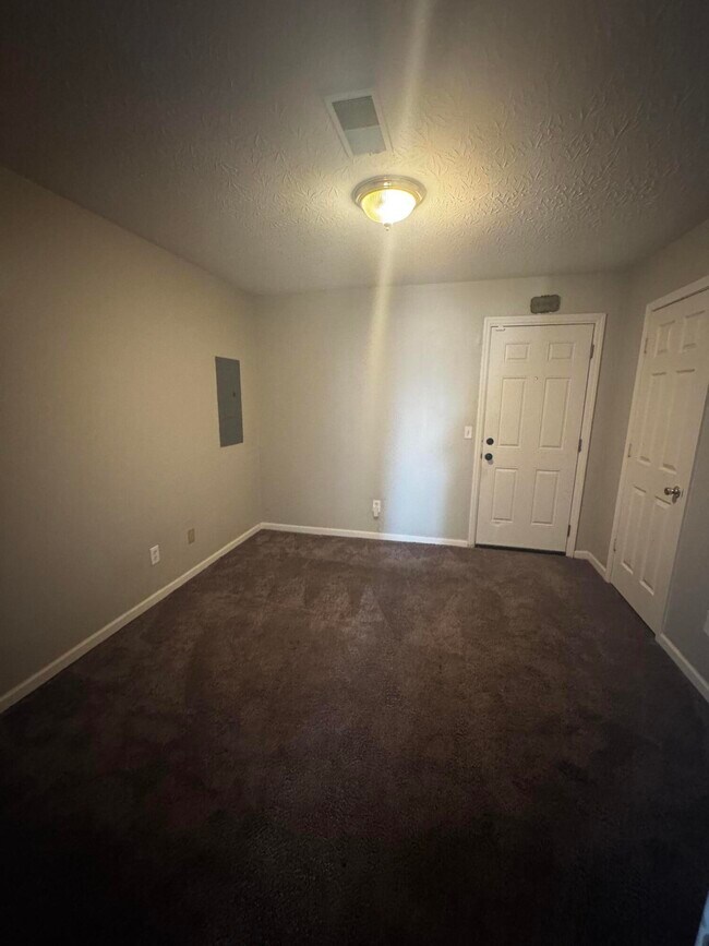 Building Photo - 230 Mousas Way