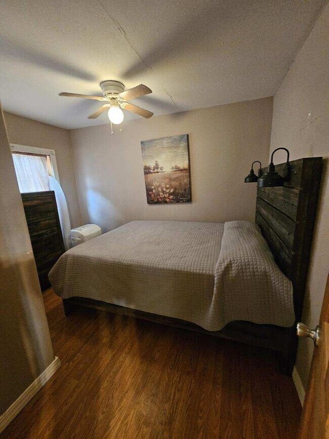 Building Photo - 1923 8th Ave N