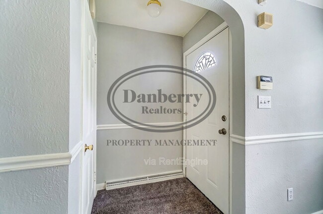 Building Photo - 833 Turner Ave