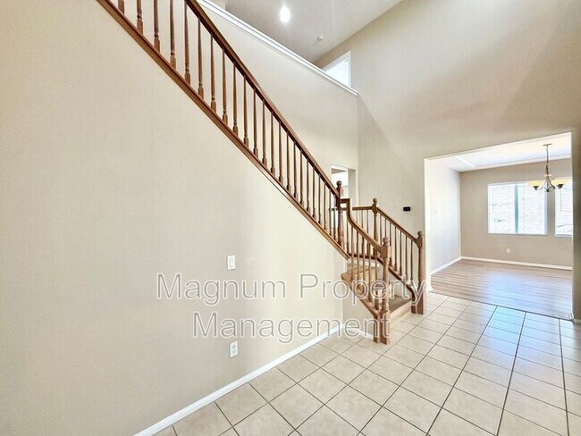 Building Photo - 29751 Maxmillian Ave