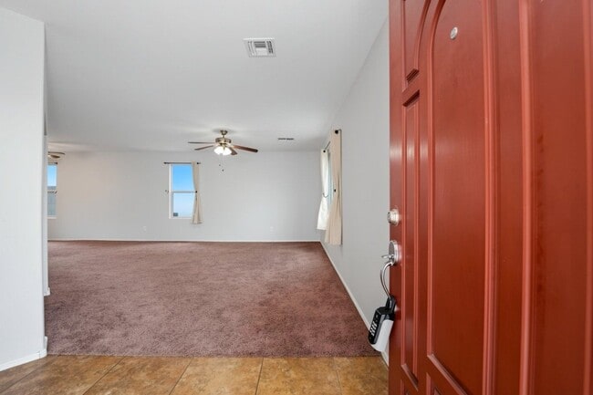 Building Photo - 2220 S Ponderosa Dr