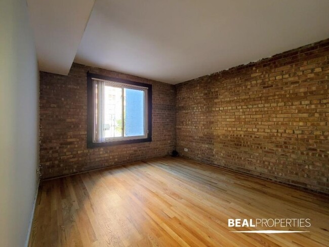 Building Photo - 2 bedroom in CHICAGO IL 60610