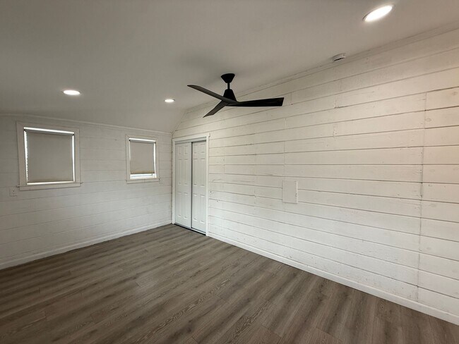 Building Photo - W20500