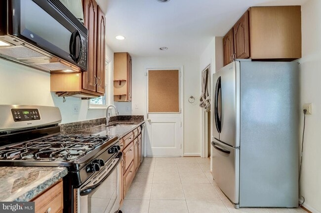 Building Photo - 5225 Old Dominion Dr