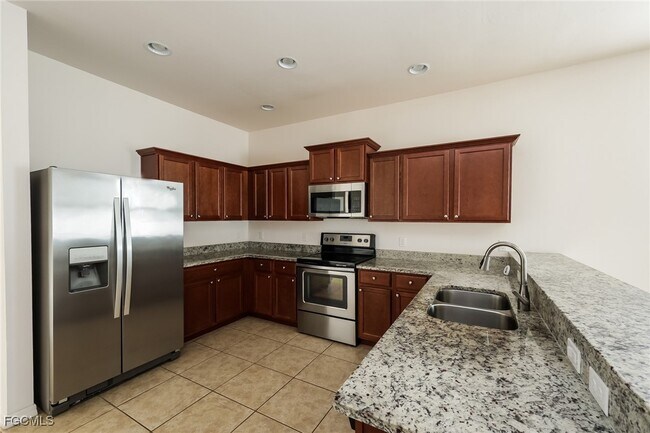 Building Photo - 1631 SW 25th Ln