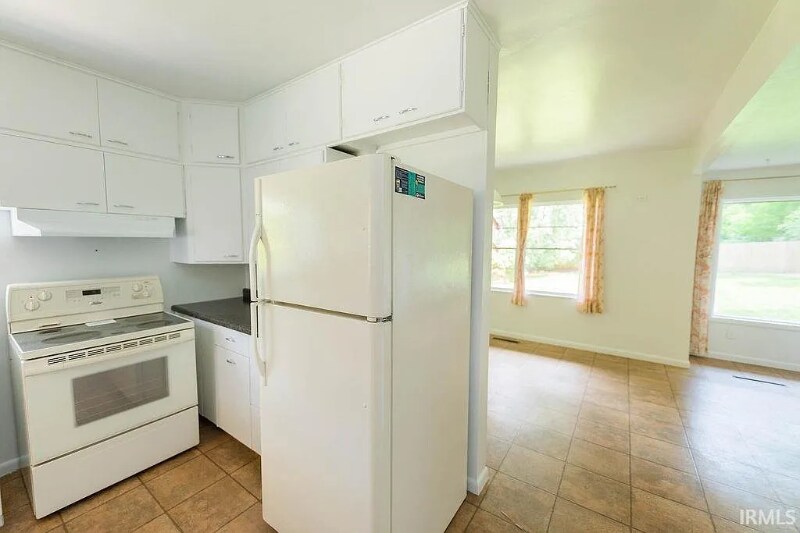 Building Photo - 2514 E 5th St