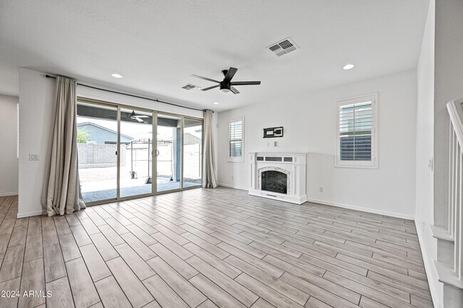 Building Photo - 13360 W Briles Rd