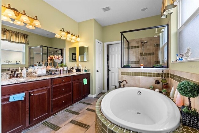 Building Photo - 1352 Oakcrest Ct