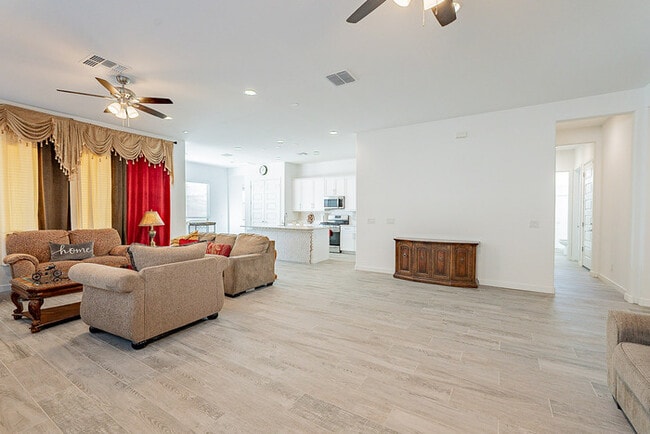 Building Photo - Spacious Brand New Home!