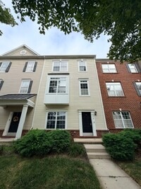 Building Photo - 319 S Parkway Dr