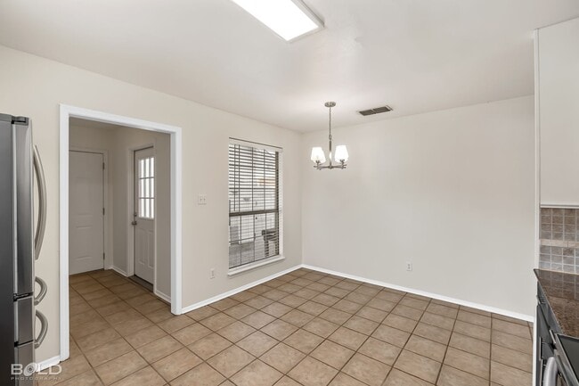 Building Photo - 5005 Longstreet Pl