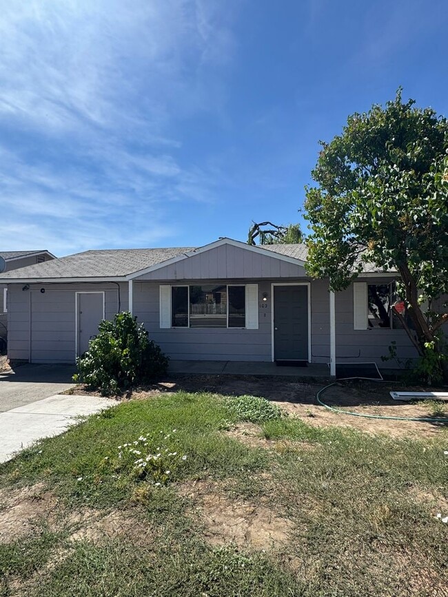 Primary Photo - PET FRIENDLY 4 Bedroom 2 Bath