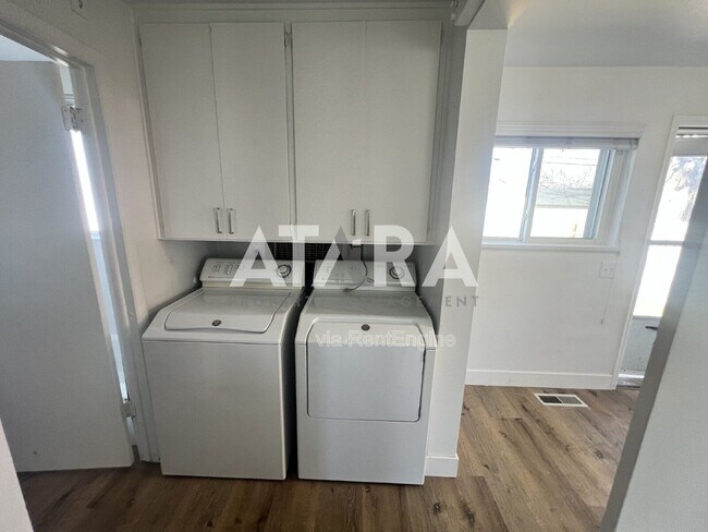 Building Photo - 2500 S 700 E