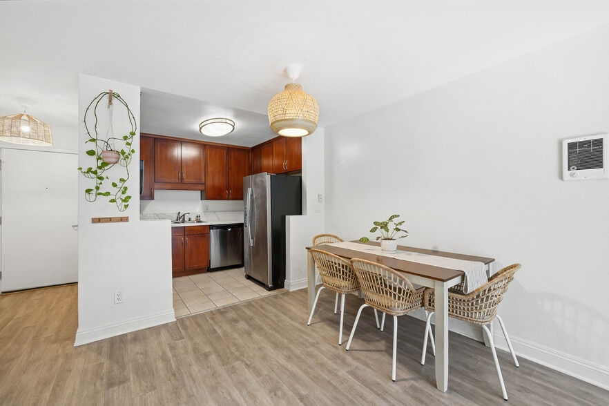 Building Photo - 3815 3rd Ave