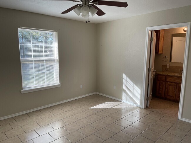 Building Photo - 80 County Rd 4520