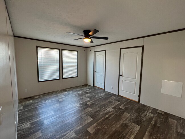 Building Photo - 38140 Ducharme Dr