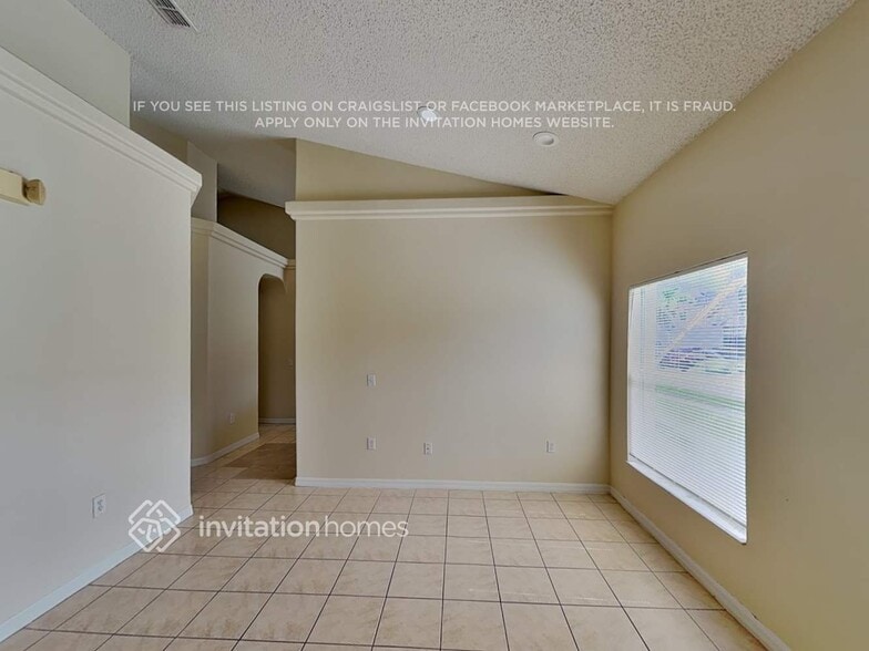 Building Photo - 16725 Rolling Green Dr