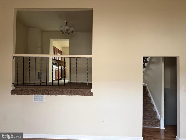 Building Photo - 9 Autumn Hill Way